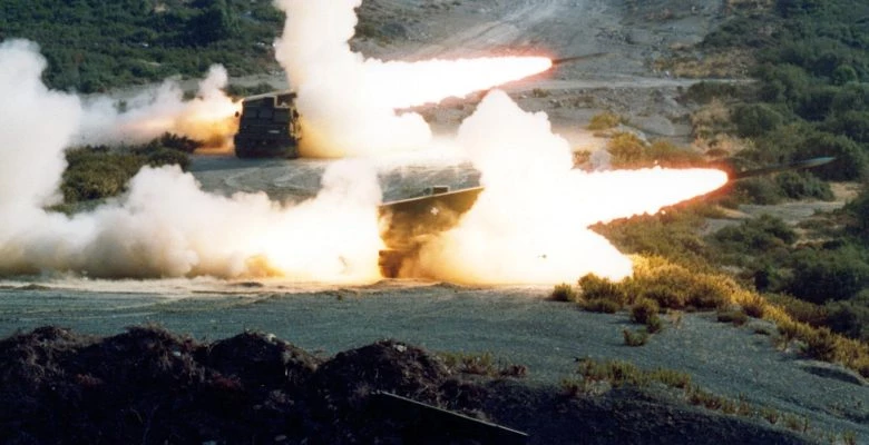 Μαζικές ασκήσεις στην ελληνική μεθόριο – Παίρνουν «φωτιά» τα κανόνια των τανκς στον Έβρο – Πήραν τα όπλα οι εθνοφύλακες στα ελληνοαλβανικά σύνορα